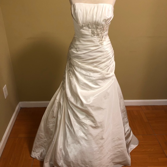 Ivory David’s bridal wedding gown 👰🏻 - Picture 8 of 8